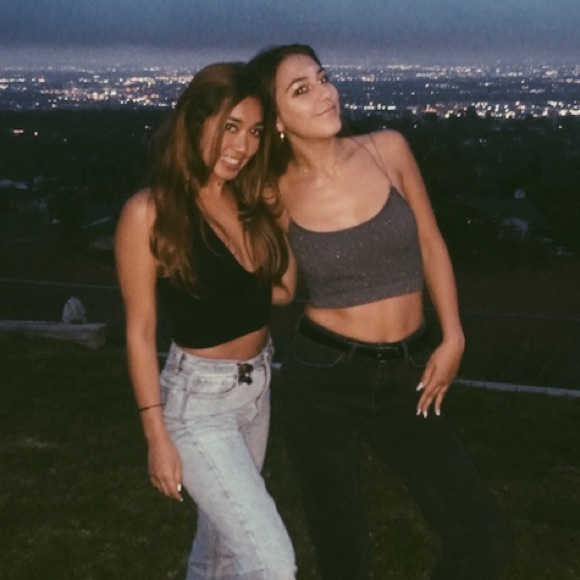 hi, i am reyna! 🍓⭐️🦋 - Picture 2 of 2